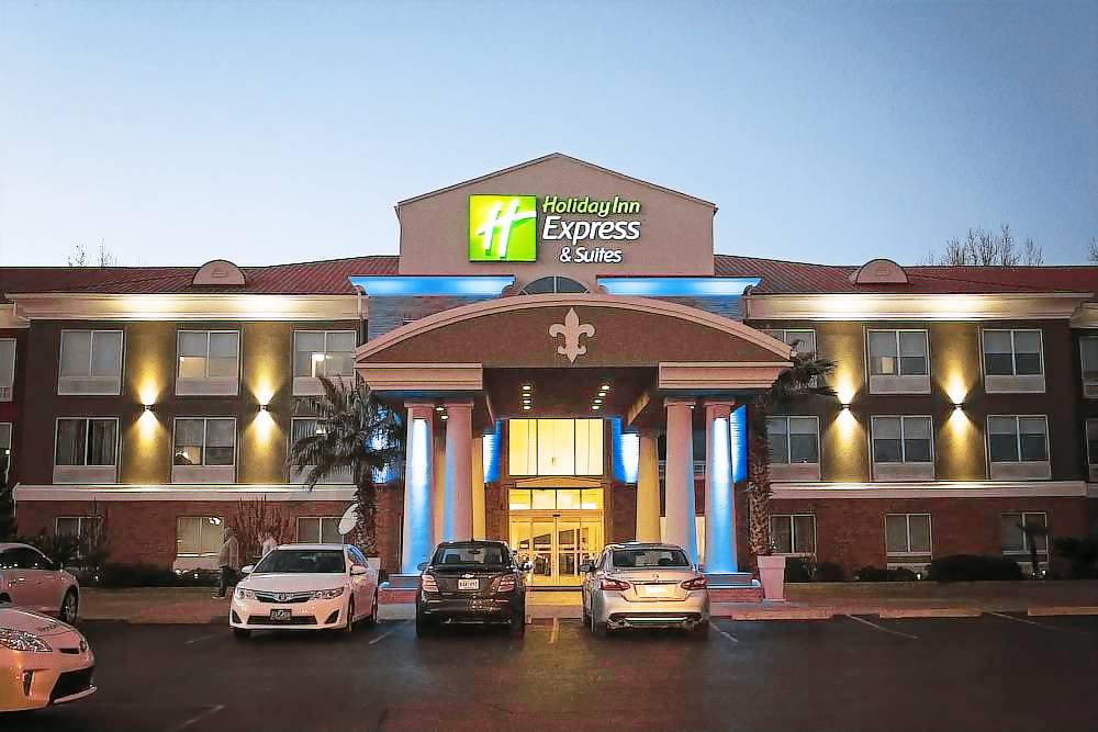 Alexandria Hotel | Holiday Inn Express & Suites Alexandria, an IHG Hotel