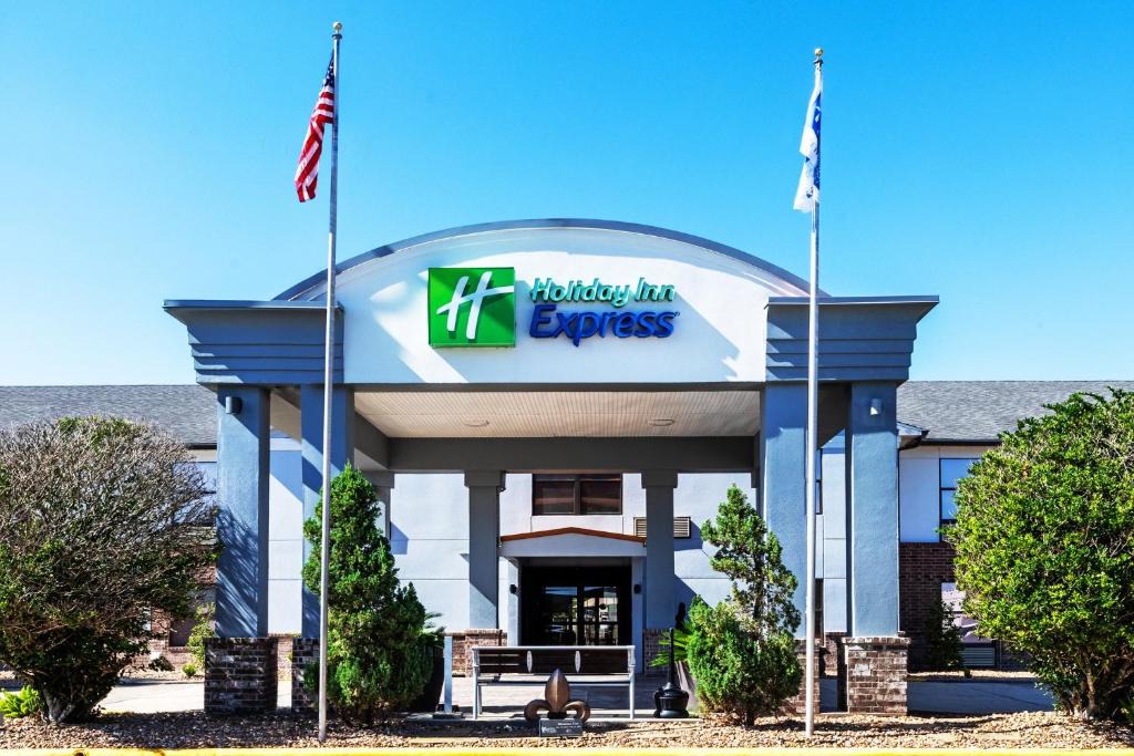 Breaux Bridge Hotel | Holiday Inn Express Breaux Bridge by IHG