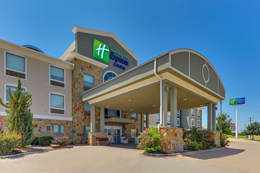 Weatherford Hotel | Holiday Inn Express Hotel and Suites Weatherford by IHG