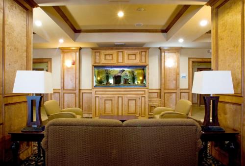 Kingsville Hotel | Holiday Inn Express Hotel and Suites Kingsville by IHG