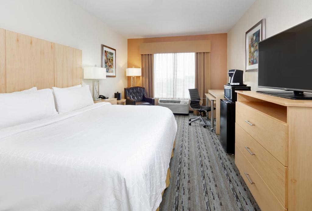 Brooks City Base Hotel | Holiday Inn Express & Suites San Antonio - Brooks City Base by IHG