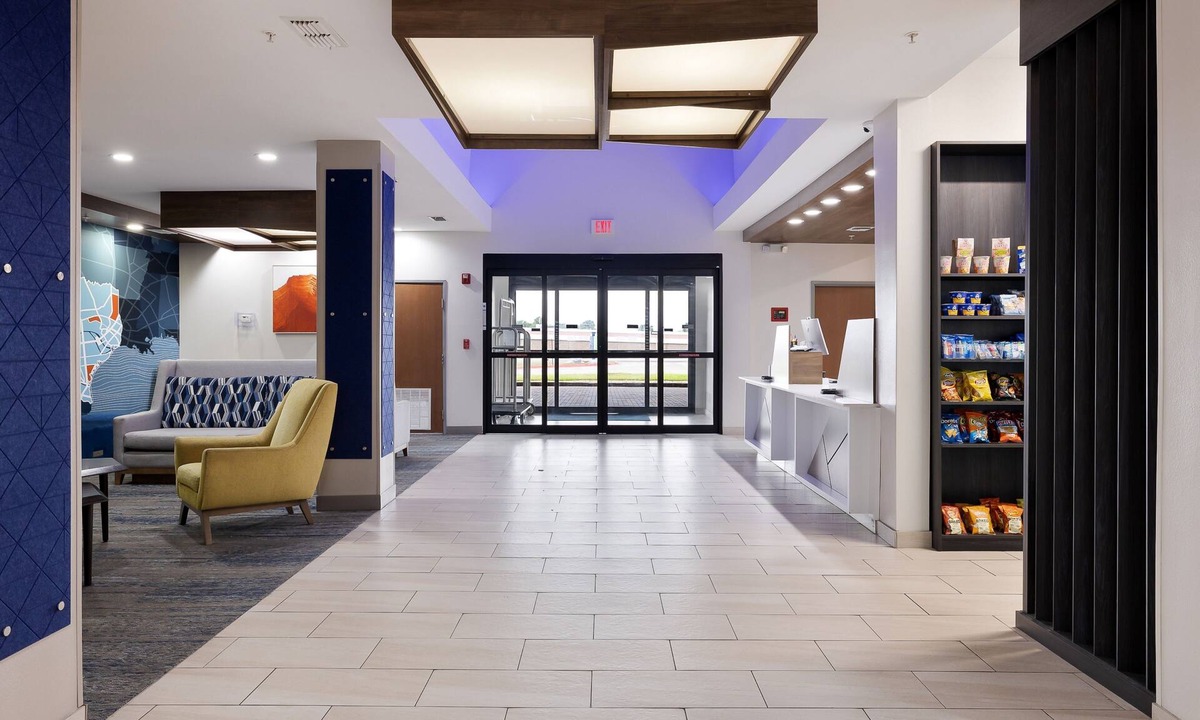 Kingsville Hotel | Holiday Inn Express & Suites Kingsville by IHG