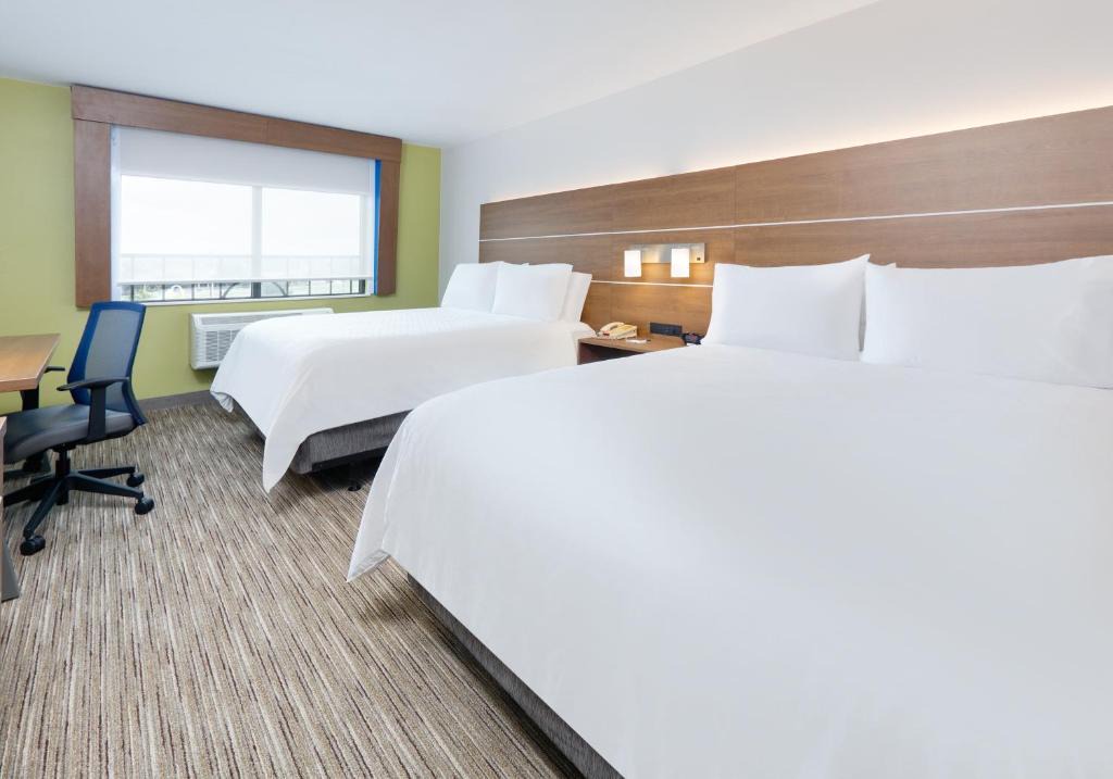 San Antonio Hotel | Holiday Inn Express & Suites San Antonio NW near SeaWorld by IHG