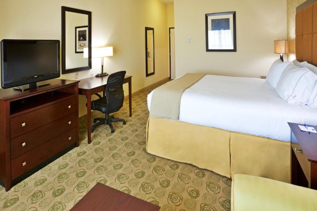 White Rock Hills Hotel | Holiday Inn Express & Suites Dallas East - Fair Park by IHG