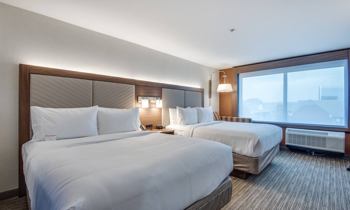Dallas Hotel | Holiday Inn Express & Suites Dallas North - Addison by IHG
