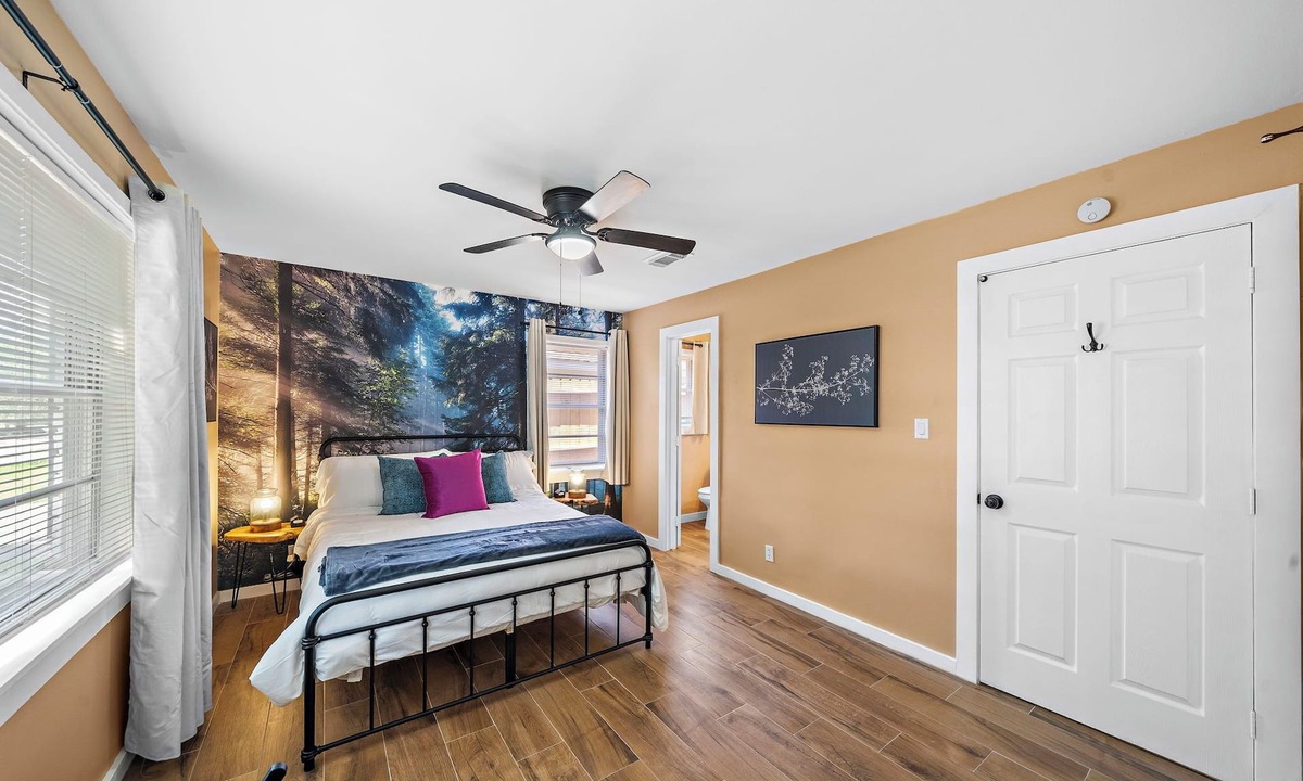 Westbury House | Home by Galleria-MedCenter-NRG- EV Charger-King Bed