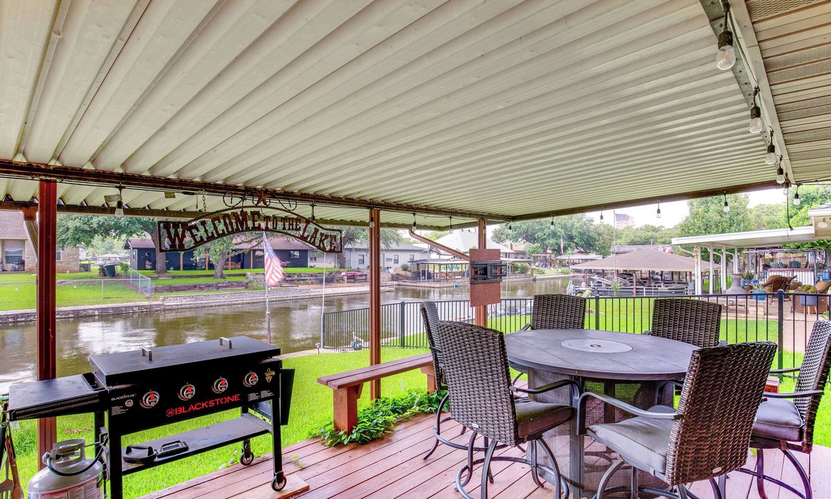 Granbury House | Home on Lake Granbury w/Hot Tub: 5 Mi to Dtwn!