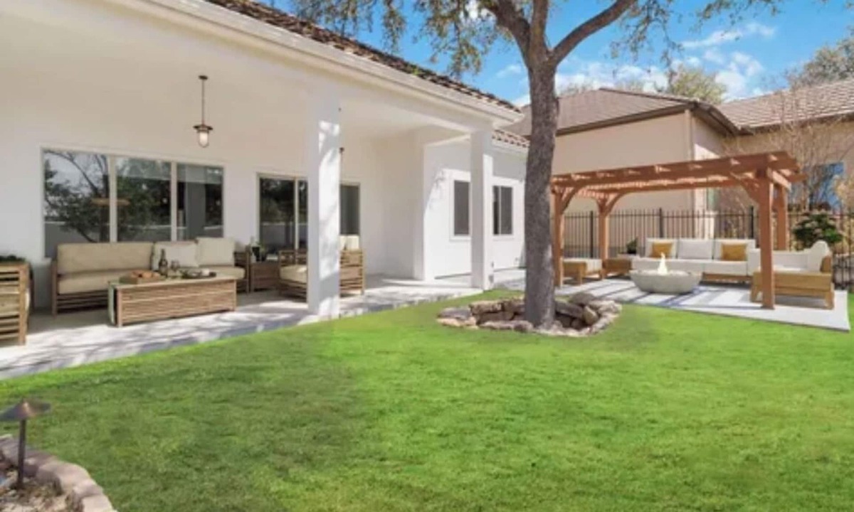 Dominion House | Home with 3 bedrooms in a guard gated community of San Antonio