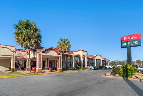 Montgomery Hotel | HomeTowne Studios by Red Roof Montgomery - Midtown