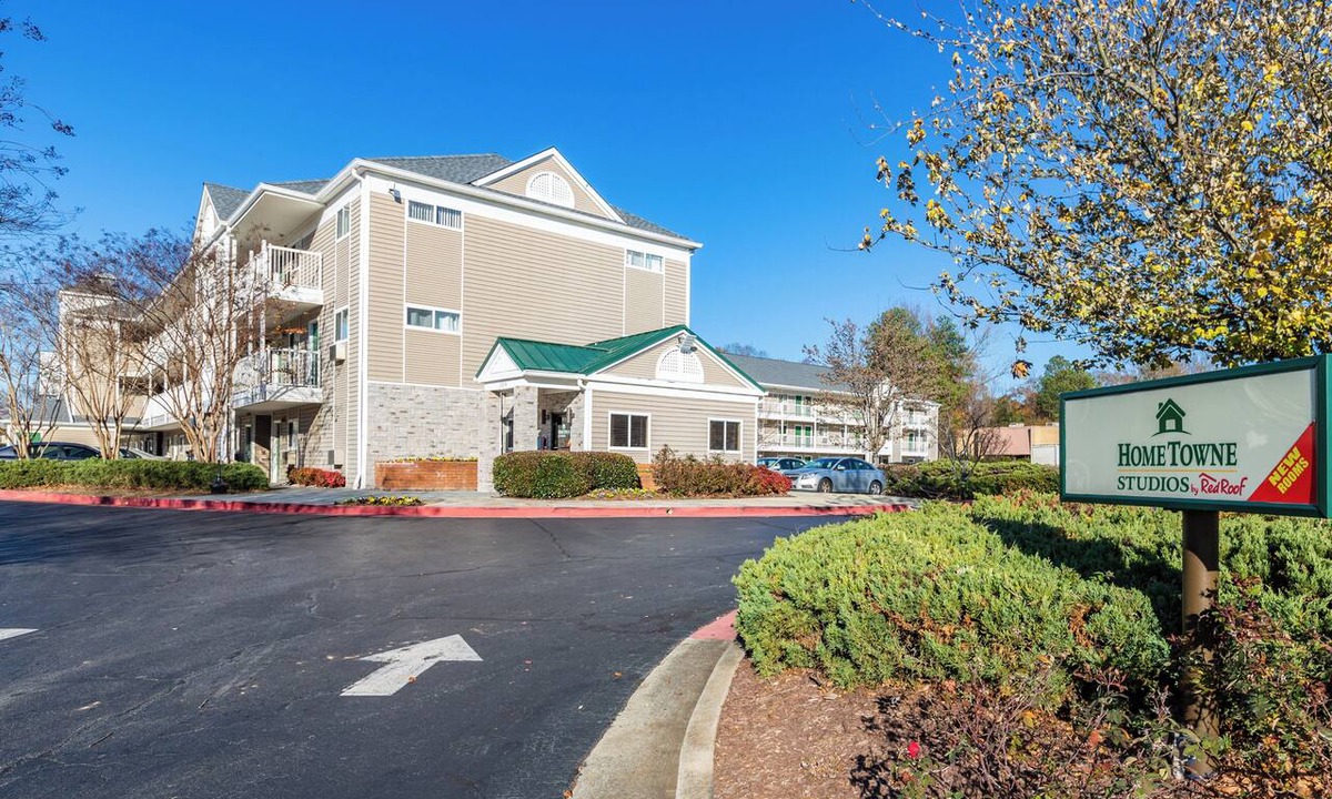 Chamblee Hotel | HomeTowne Studios by Red Roof Atlanta - Chamblee