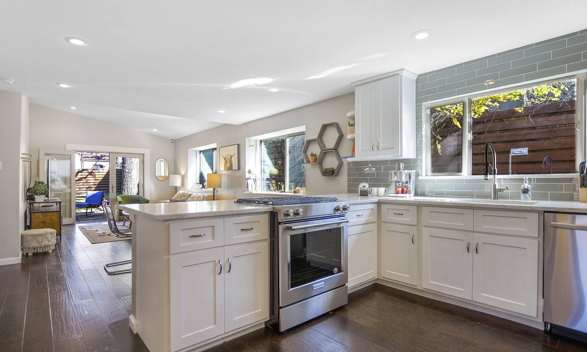 Tarrytown House | Hot tub, 2 miles from Dtown ATX. Private house w/grassy backyard.