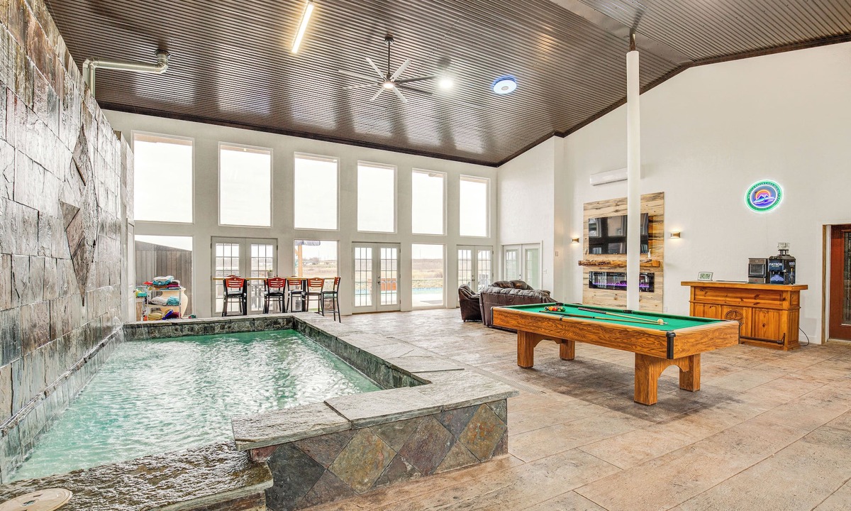 Lakeside City House | Hot Tub & Sauna: Lakefront Wichita Falls Home!