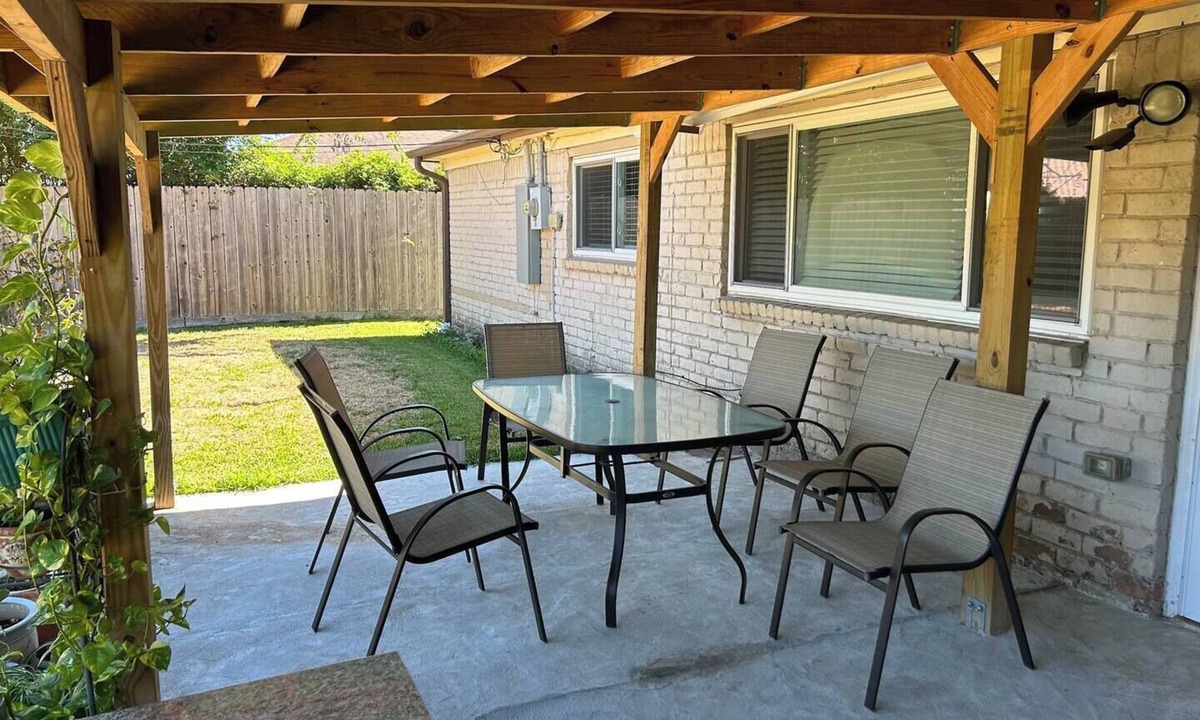 Clodine House | House in Little Saigon Bellaire
