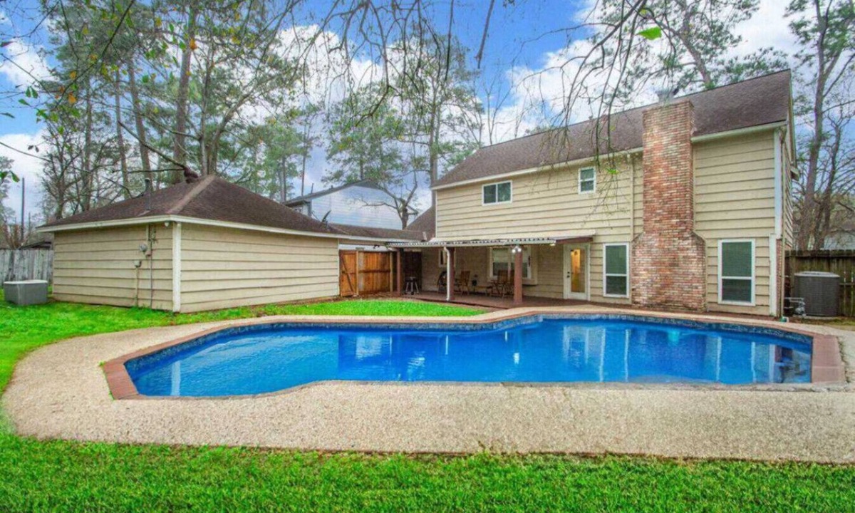Ponderosa Forest House | Houston pool retreat near George Bush airport