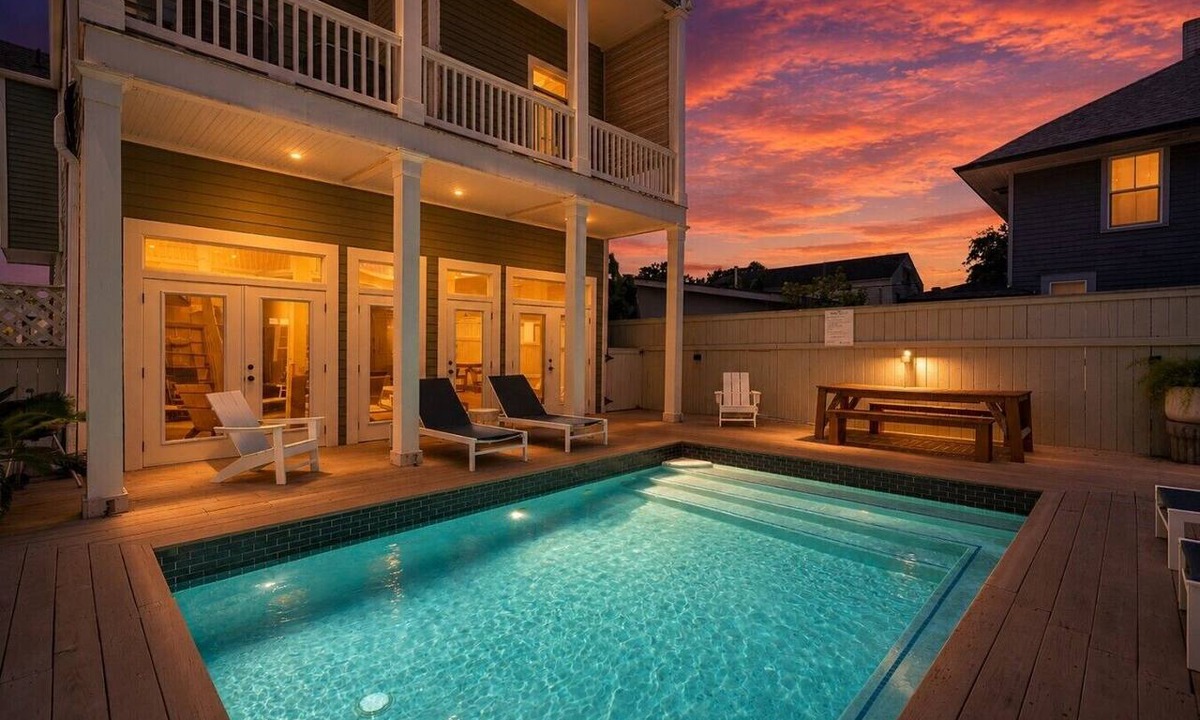 Saint Thomas Development House | Huge 5BR w/Pool - Walk to Magazine St & Parades