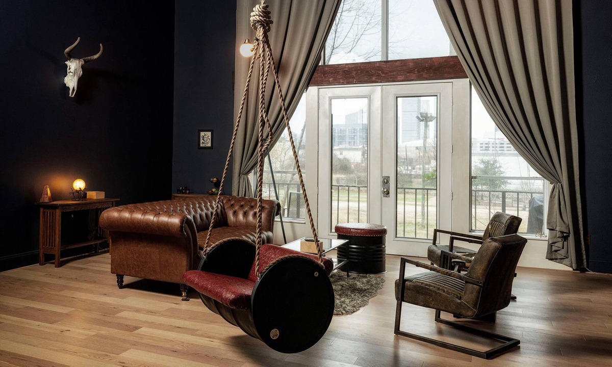 East Downtown Houston House | Huge Sunlit Loft w/Indoor Swing and Skyline Views