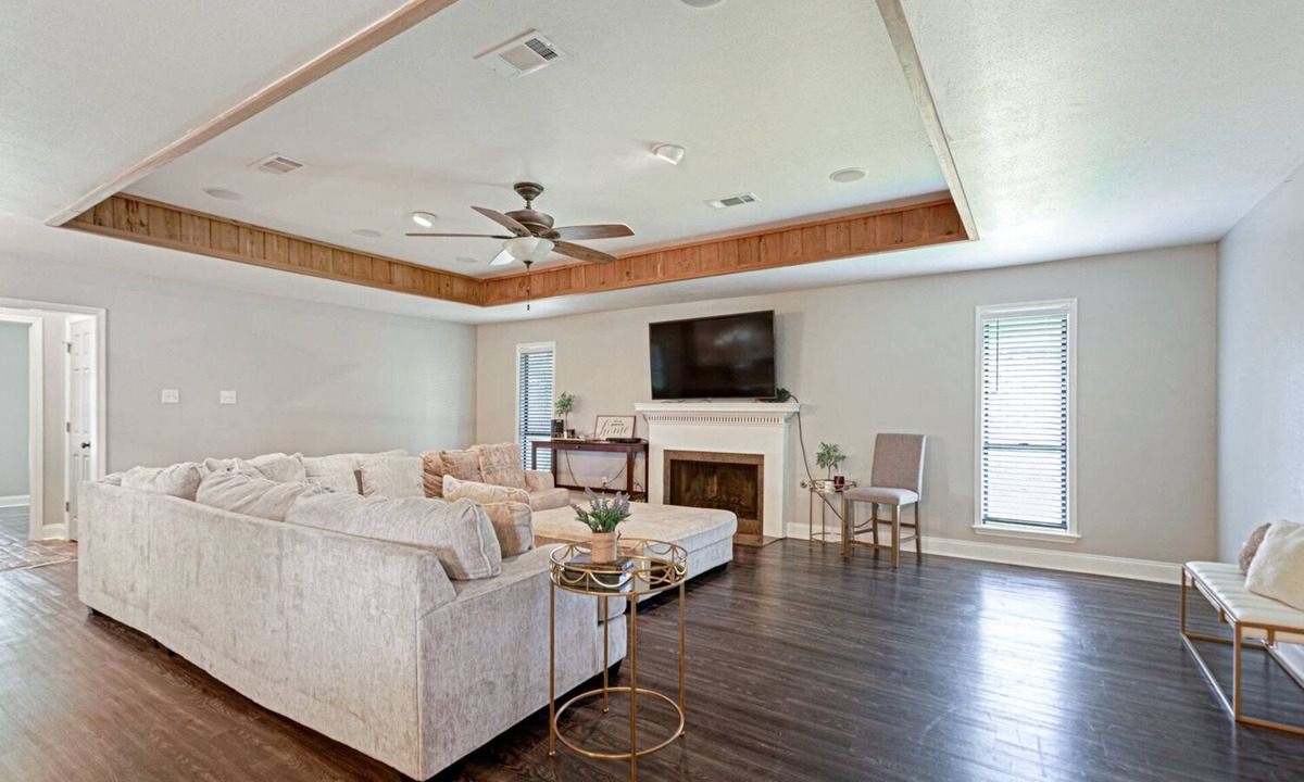 South Baton Rouge House | Huge Trendy Remodeled 4 Bdrm 2 Bath Home Restaurants Shopping I-10 10 min to LSU