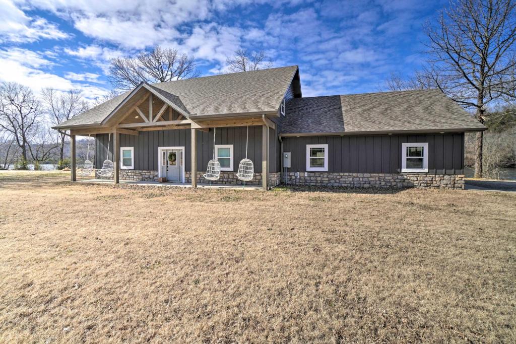 Cotter House | Idyllic Cotter Escape: Steps to White River!