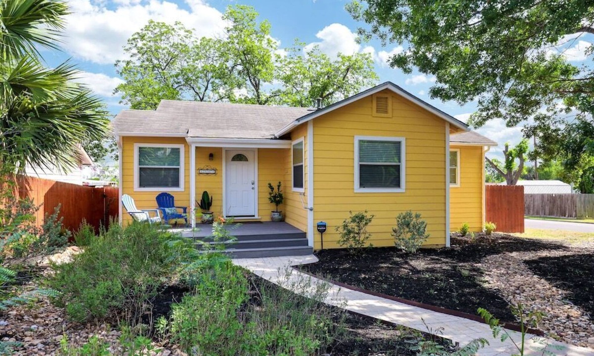 Highland Park House | Immaculate New Casita ~ Perfectly Furnished