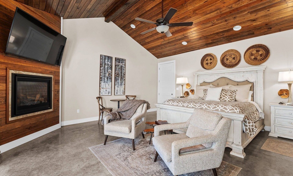 Fredericksburg House | In Town Villas-Suite 5 |Private Hot Tub and Great Patio