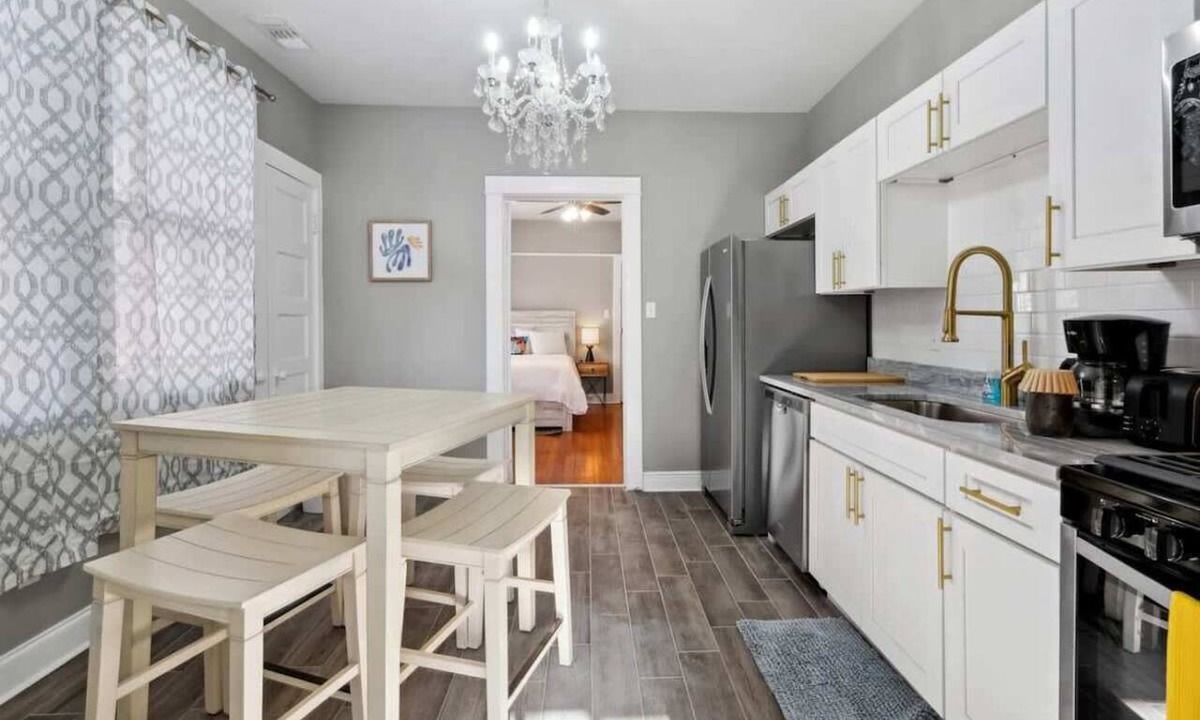 Mid-City Apartment | Incredible New Renovation- 1br in Mid City