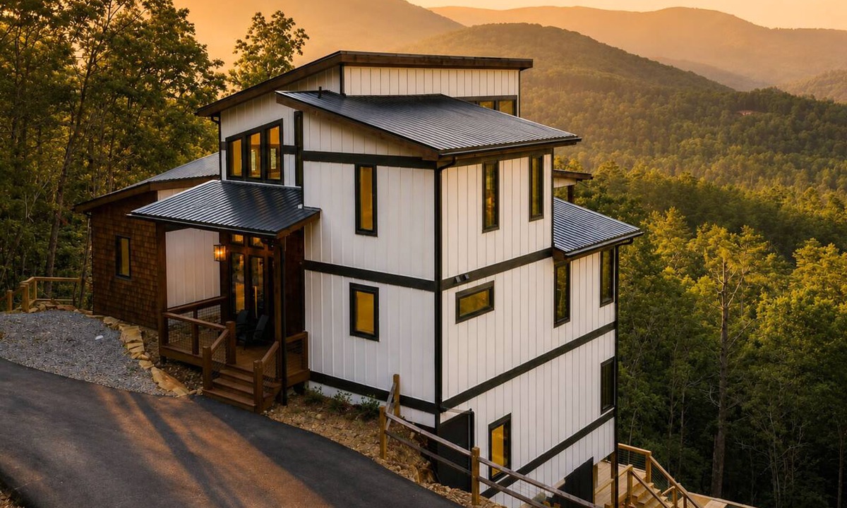 Epworth Cabin | Infinity Ridge: Elevated Pool Escape w/Epic Views Hot-Tub Fire-Pit Games
