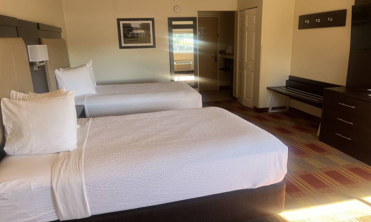 Mansfield Center Hotel | Inn on Storrs