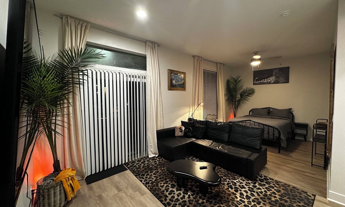 Deep Ellum Apartment | Jungle Inn Deep Ellum