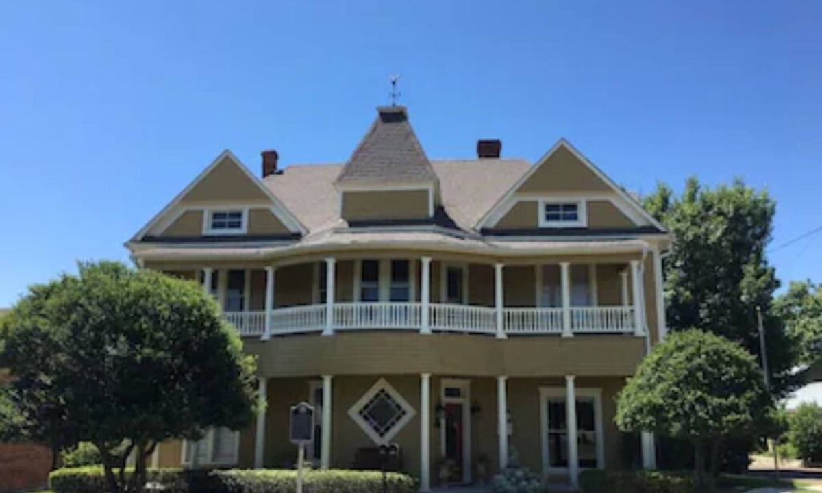 Granbury House | Kathleen Suite at the Captains House