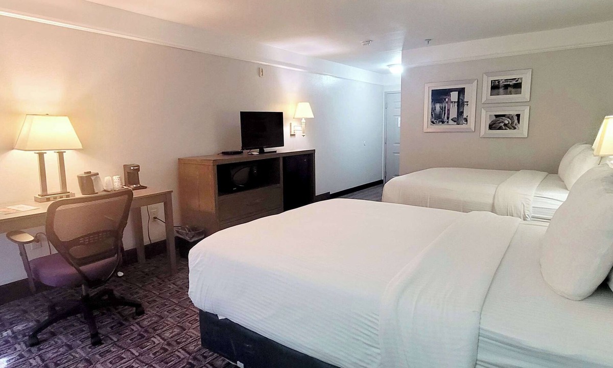 El Lago Hotel | Kemah Edgewater Hotel, SureStay Collection by Best Western