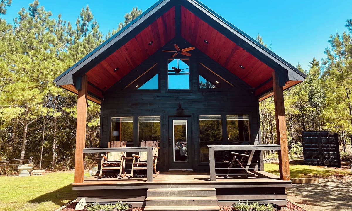 San Augustine Cabin | KING BED! Private trails! Cabin 12 acres! Firepit!