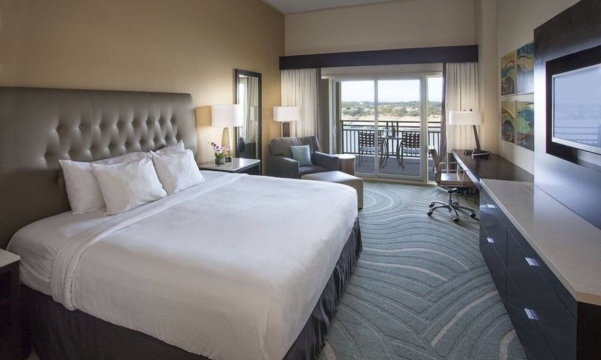 Lakeway Hotel | King Lakeview with Balcony at Lakeway Resort & Spa, Pool!