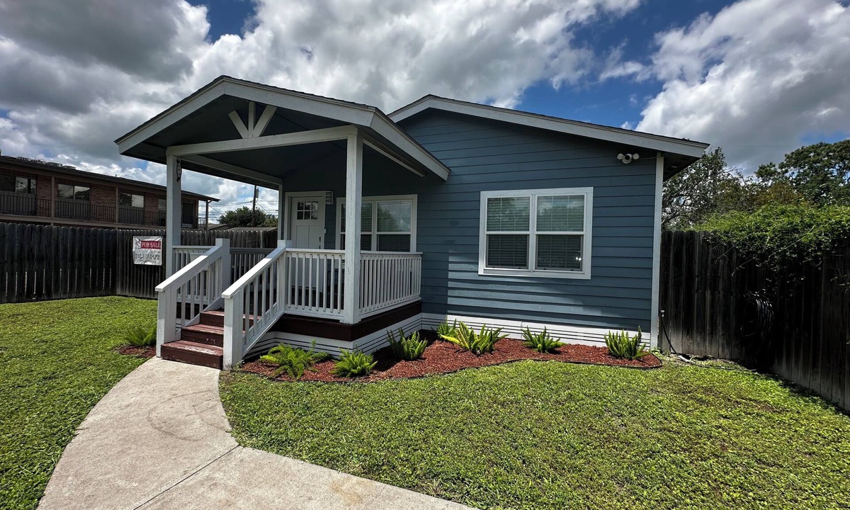 Kingsville House | Kings Villa 2 bedroom/1 bath near Texas A&M University