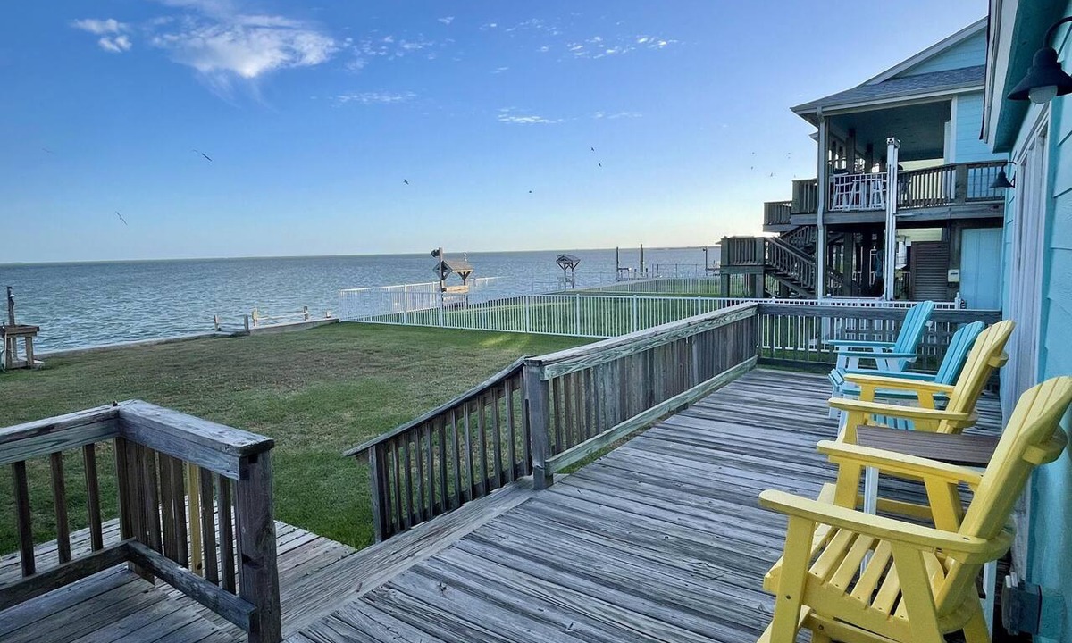 Palm Harbor House | Kitty by the Sea! Waterfront + Great Fishing! Charming 2br/2ba pet friendly home