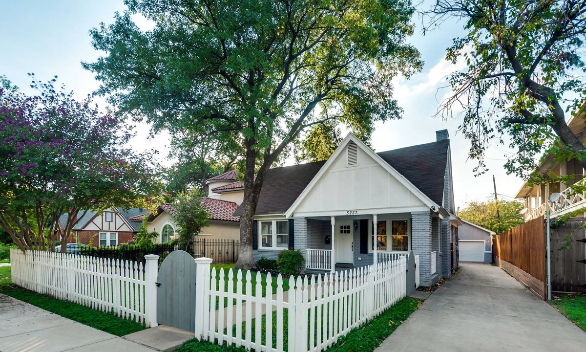 Knox - Henderson House | Knox Henderson, great location, restaurants and shops minutes away!