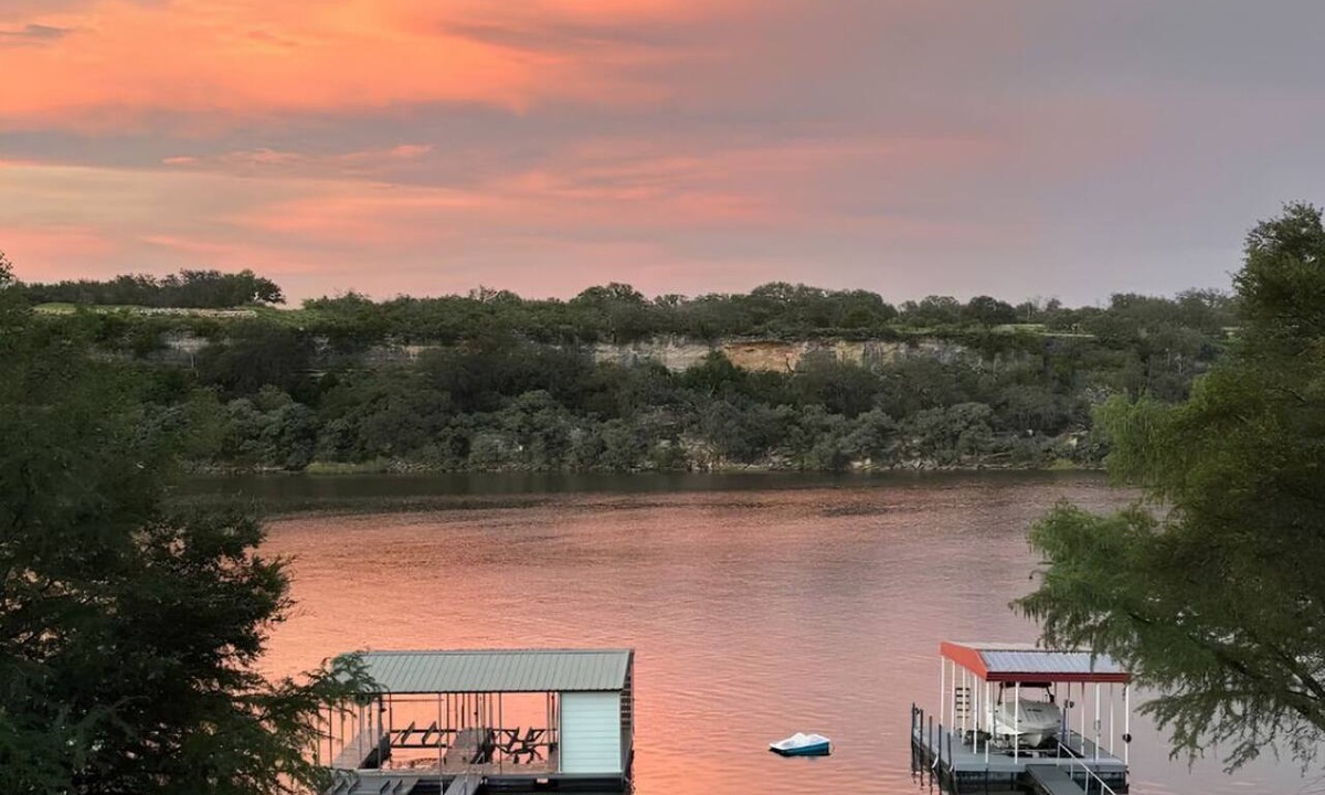 Spicewood House | La-La-Lakeshore - Lake Front, Boat Dock & Launch