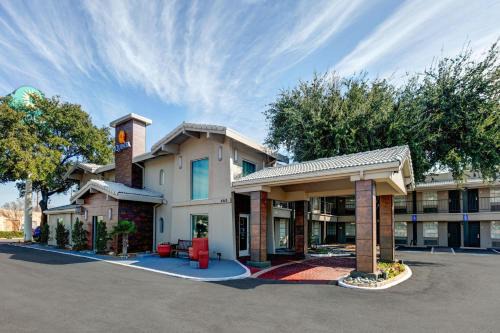 Knox - Henderson Hotel | La Quinta Inn by Wyndham Dallas Uptown