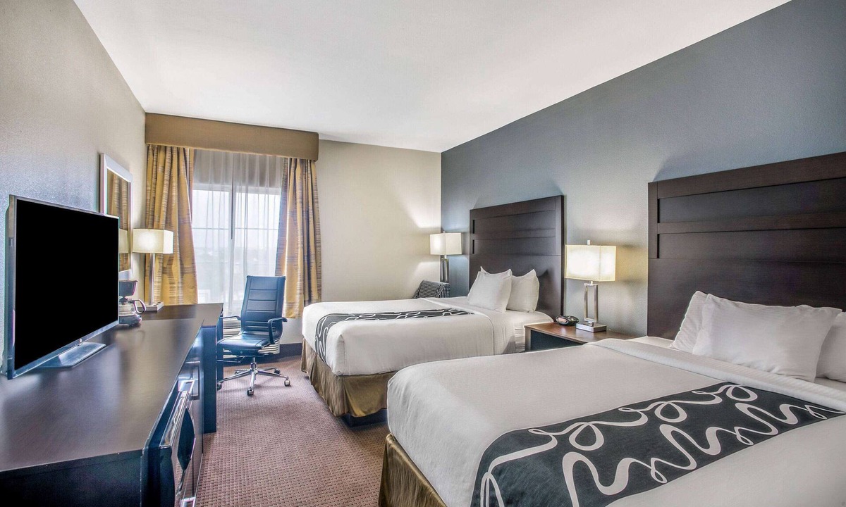 Karnes City Hotel | La Quinta Inn & Suites by Wyndham Karnes City - Kenedy