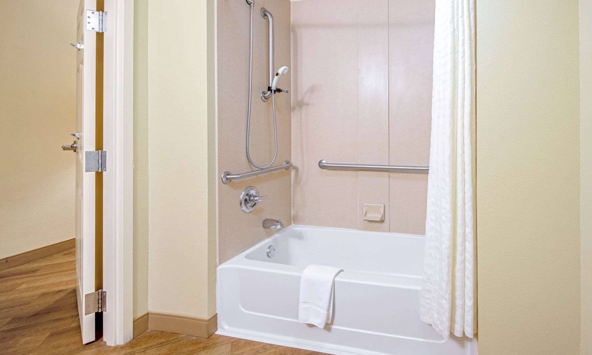 Lawton Hotel | La Quinta Inn & Suites by Wyndham Lawton/Fort Sill