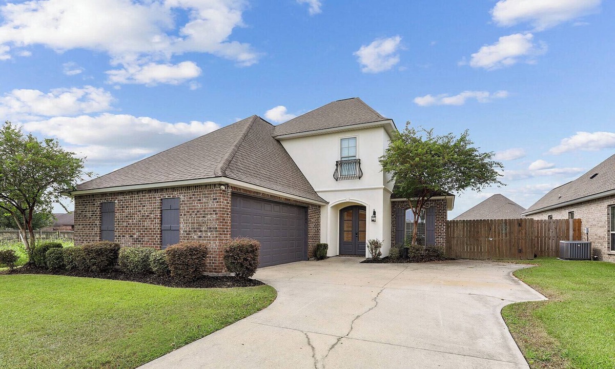 Addis House | Lacumba’s Bayou – Near LSU, SU & Downtown BR