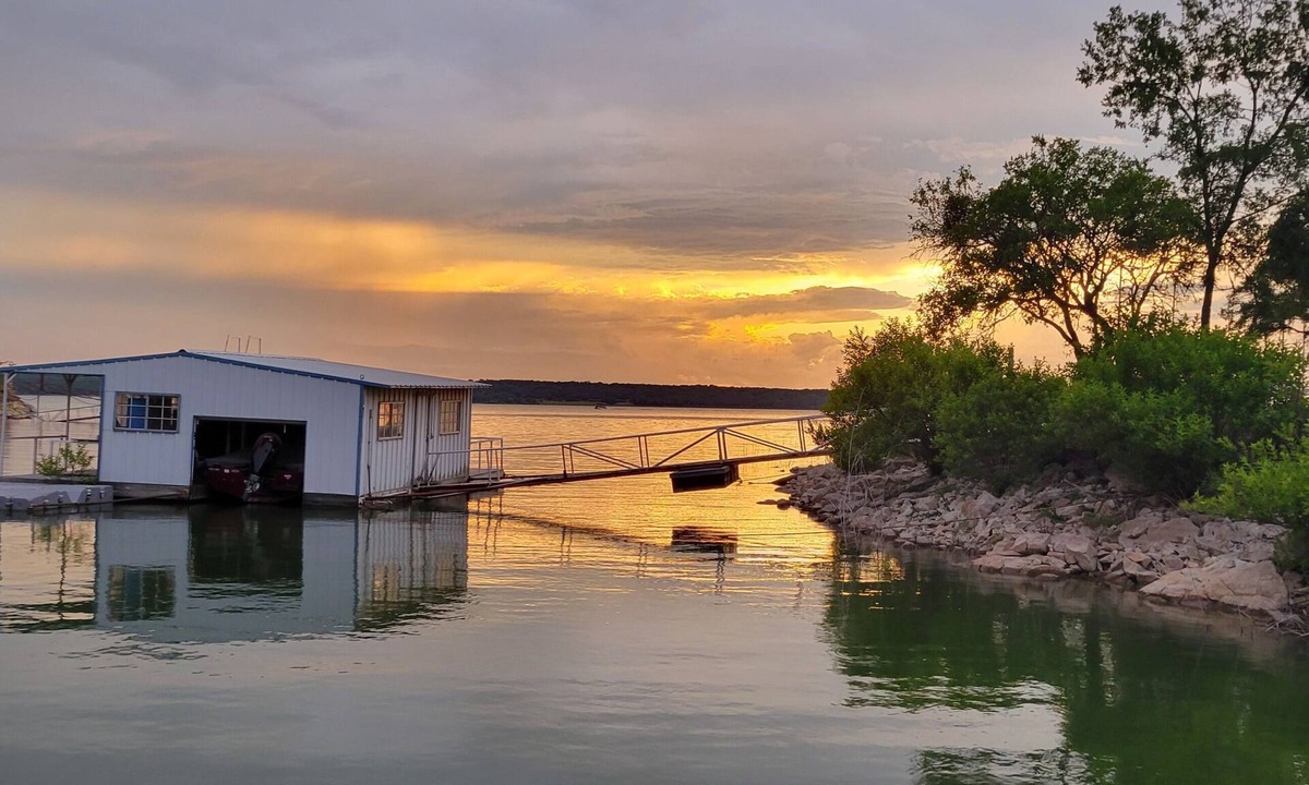 Bridgeport House | Lake Bridgeport Waterfront Charming Home with Private Dock/Boat & Jet Ski lift
