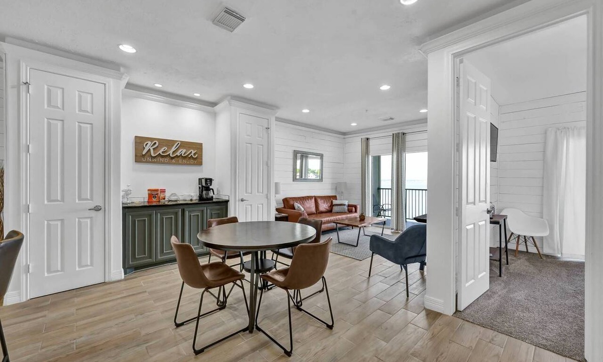 Seven Coves Condo | Lake Conroe Waterfront | Pool & Boat Ramp | Seven Coves Resort | Near Dining & Family Fun