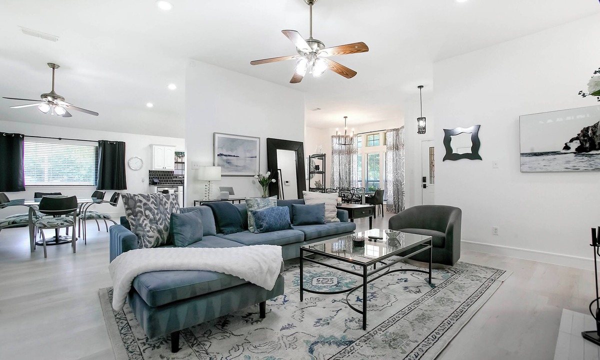 Lake Dallas House | Lake Dallas Oasis, Beautiful Modern Home with Pool