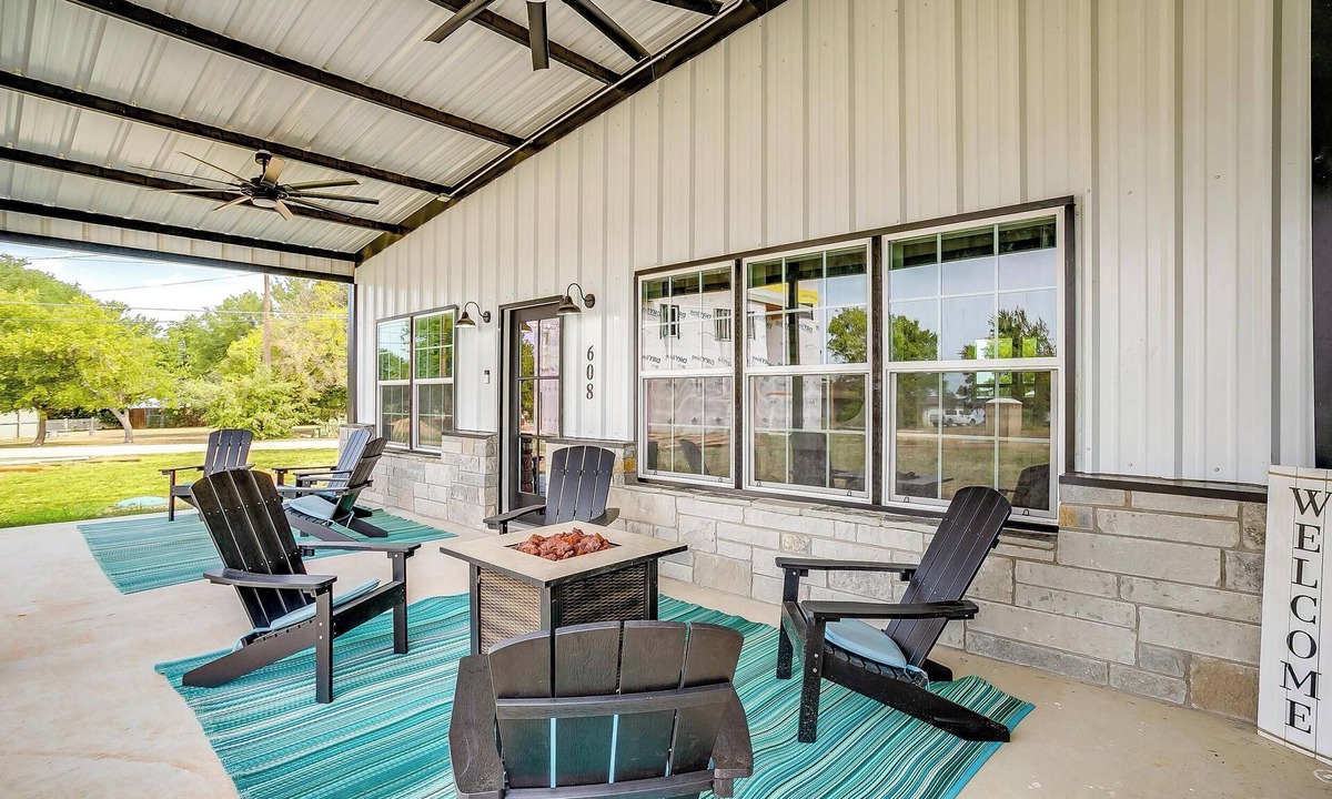 Lake Bridgeport House | Lake Days Await Boat Parking Big Porch