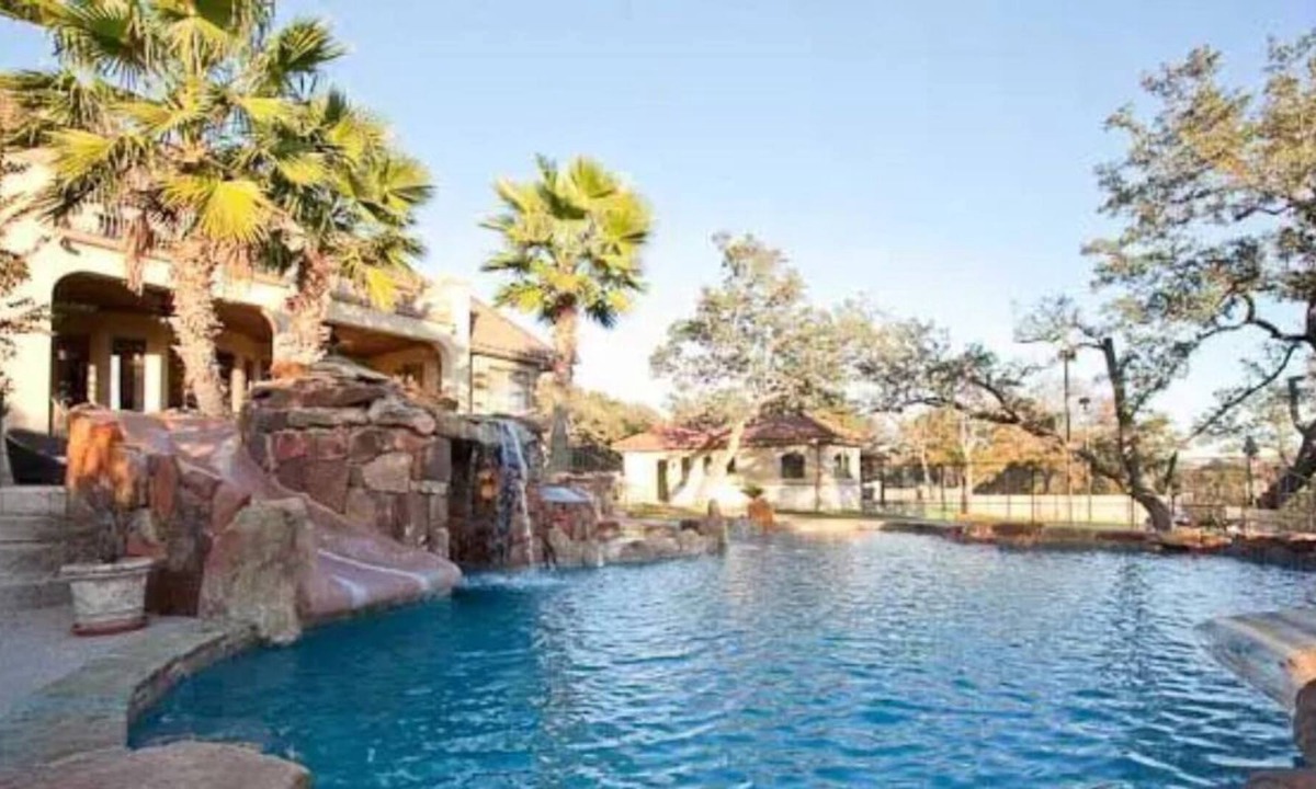 Beby's Ranch House | Lake House Resort Type Estate 2 Acres