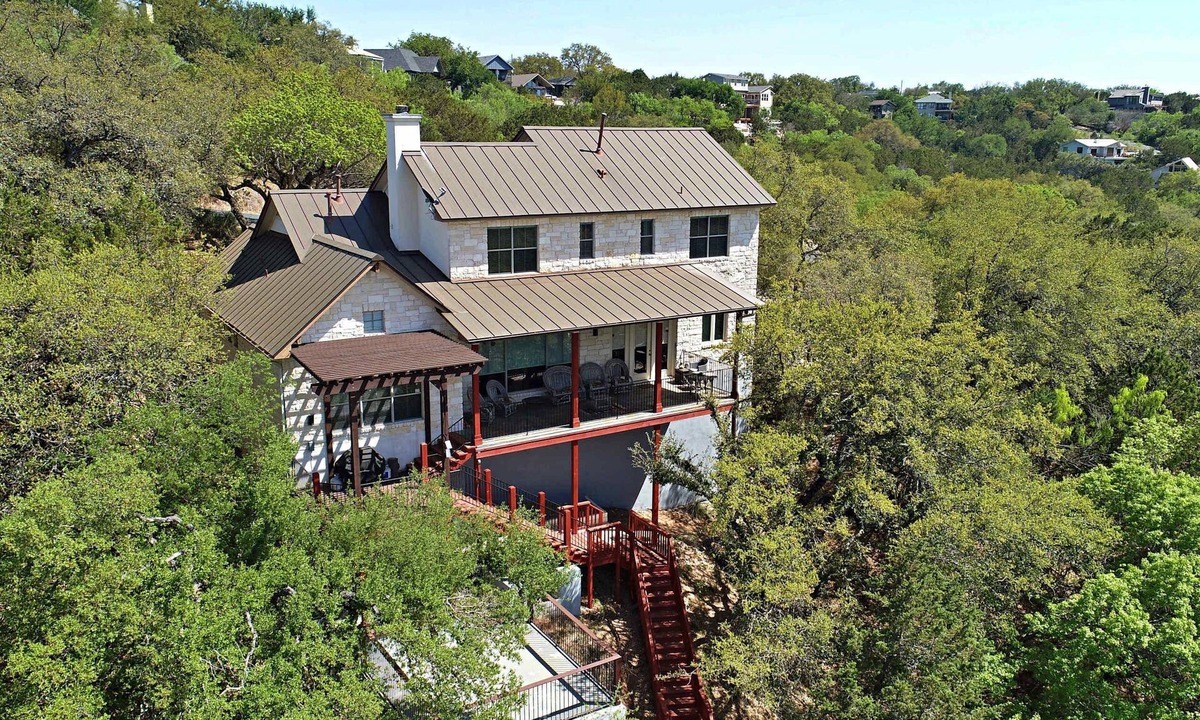 Spicewood House | Lakefront Escape | PingPong + Fire Pit | Sleeps 12
