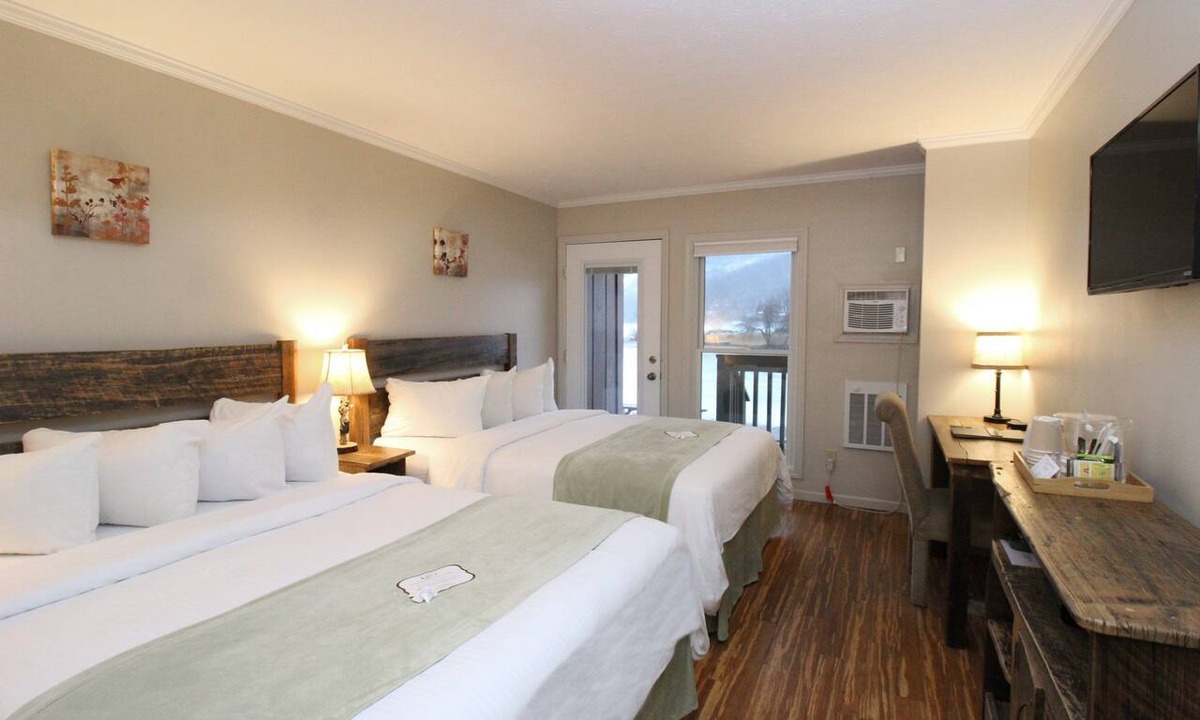 McHenry Hotel | LakeFront Lodge