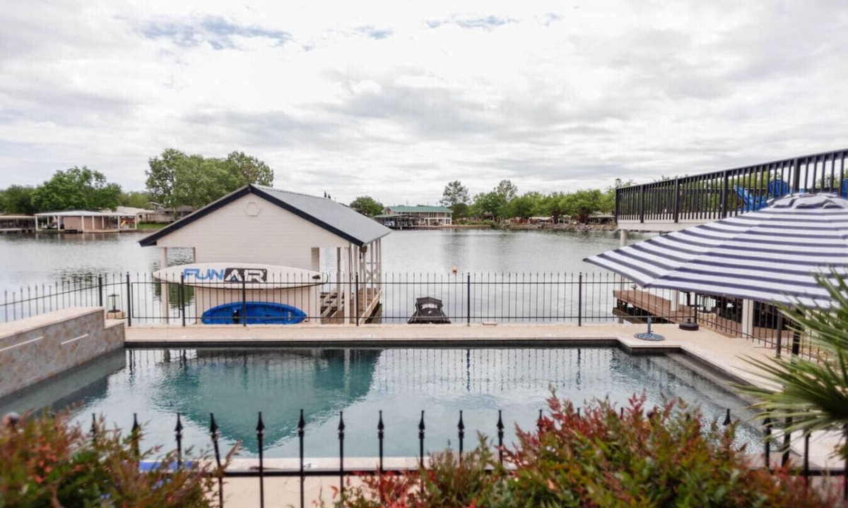 Granite Shoals House | Lakefront Retreat w/Pool & Game Room | Families