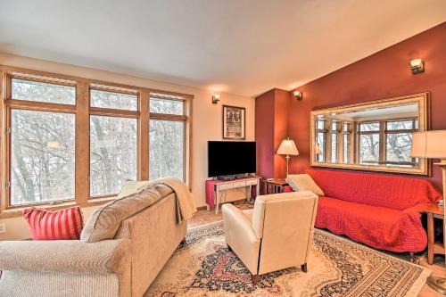 Stevens Point House | Lakefront Stevens Point Cabin, 1 Mi to Trails!