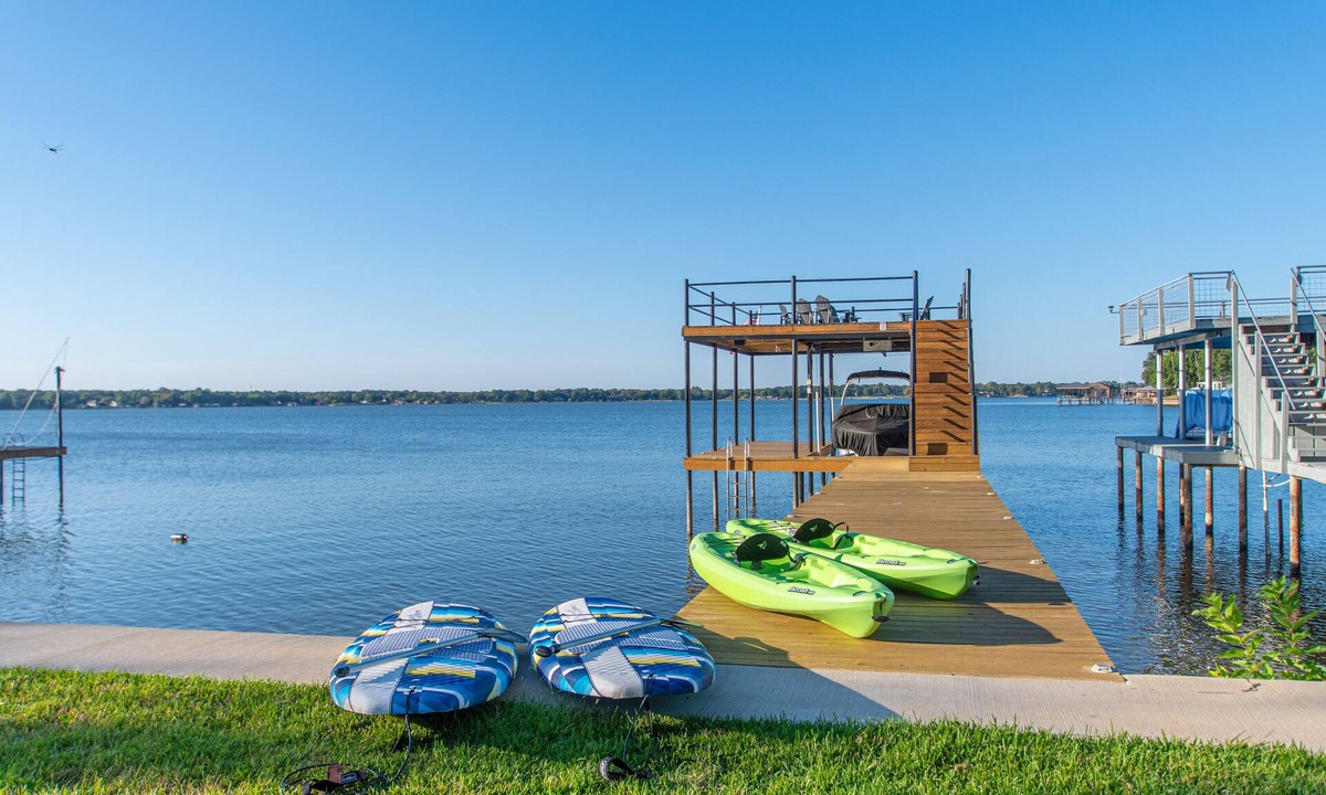 Carolyn Estates House | Lakehouse Getaway! Perfect For Boating Swimming Fishing Kayaking